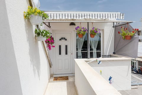 Property building, View (from property/room), Balcony/Terrace