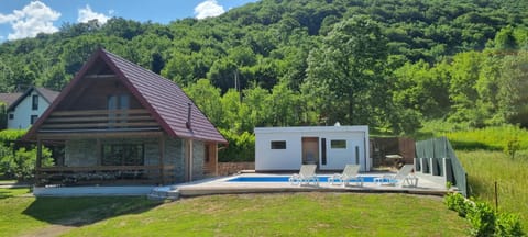 Property building, Day, Natural landscape, Garden, Garden view, Mountain view, Pool view, Swimming pool
