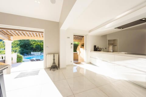 VILLA 330m2 heated pool and Jacuzzi Villa in Mougins