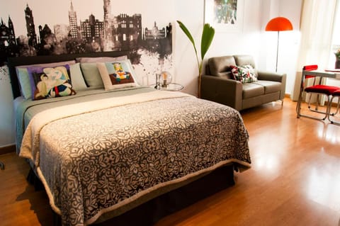Photo of the whole room, Bedroom