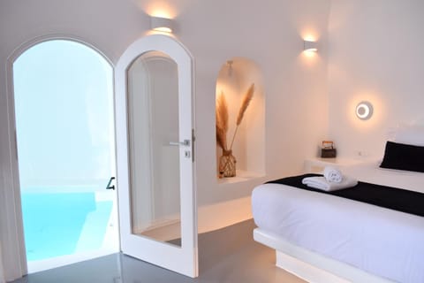Oinos Luxury Suites Caldera Villa in Oia
