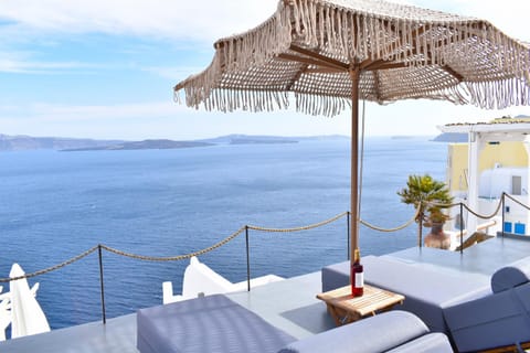 Oinos Luxury Suites Caldera Villa in Oia