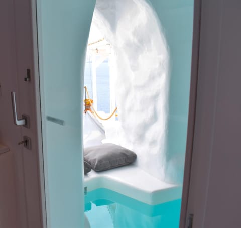 Oinos Luxury Suites Caldera Villa in Oia