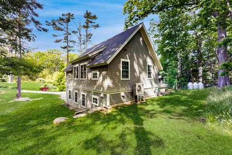 Property building, Day, Natural landscape, Garden, Garden view