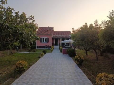 Property building, Day, Natural landscape, Garden, Garden view