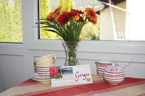 Day, Summer, Living room, Decorative detail