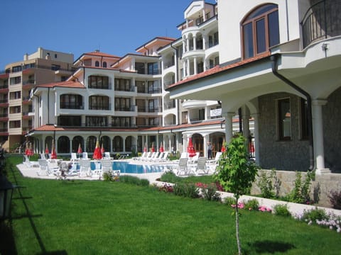 Property building, Garden, Swimming pool