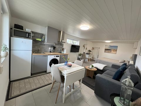 Kitchen or kitchenette, Living room, Dining area, minibar, stove