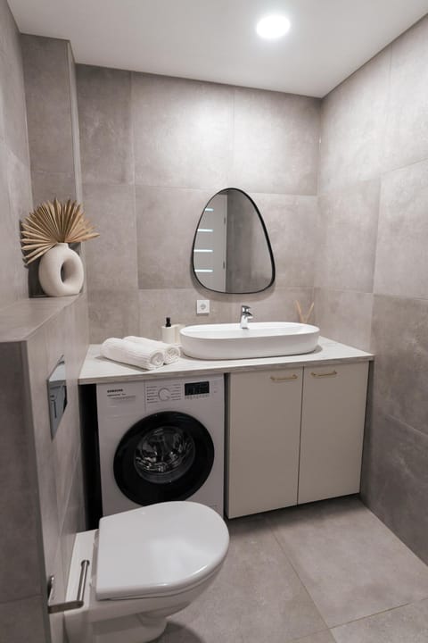 Toilet, Bathroom, washing machine