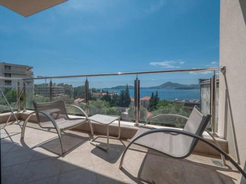Patio, View (from property/room), Balcony/Terrace