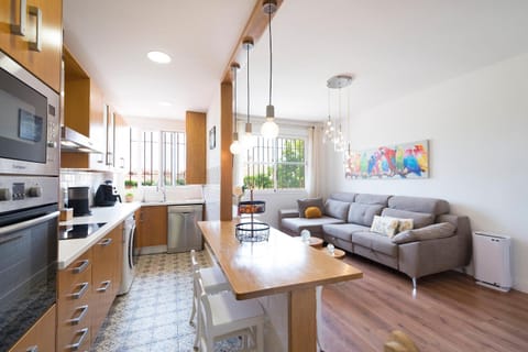 Kitchen or kitchenette, Lounge or bar