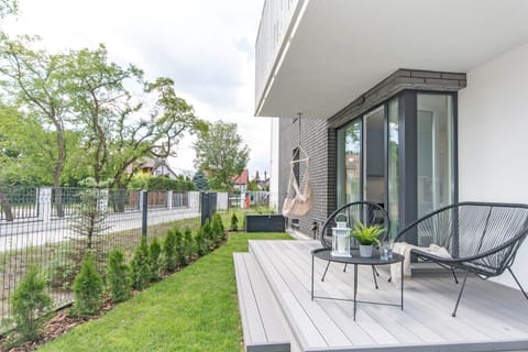 Facade/entrance, Natural landscape, View (from property/room), Balcony/Terrace, Seating area, On site, Garden view, Quiet street view, hair dresser