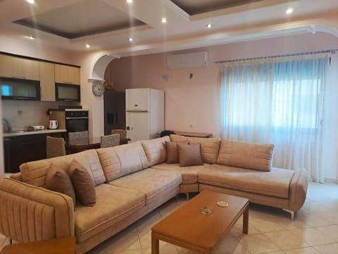 TV and multimedia, Kitchen or kitchenette, Living room, Seating area, Dining area, minibar, oven, pet friendly