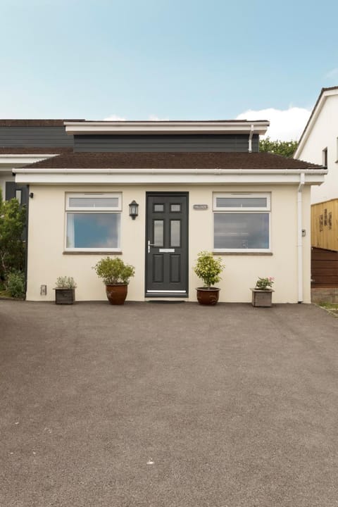 Hillside Apartment in Saint Austell