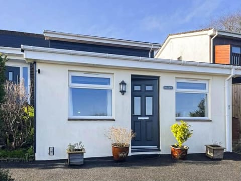 Hillside Apartment in Saint Austell