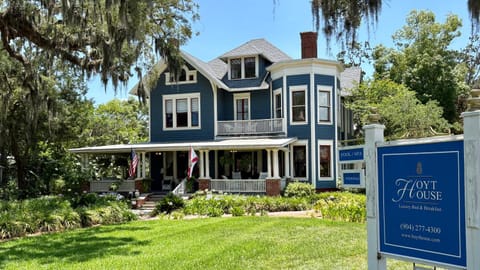 Property building, Natural landscape, Garden, Swimming pool, Breakfast