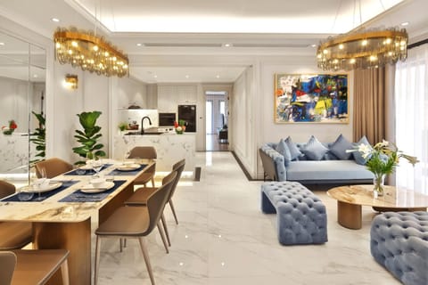 Kitchen or kitchenette, Seating area, Family, Family, kitchen