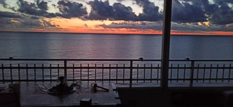 SUNSET ROOM AT FRONT BEACH - HABITACION EN LA PLAYA en Piso compartido Vacation rental in Safor