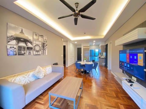TV and multimedia, Living room, Seating area, Dining area, fireplace