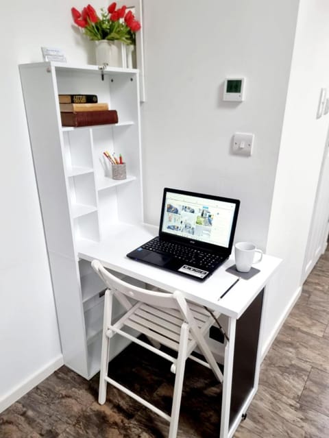 West Park Annex - Central Wolverhampton Apartment in Wolverhampton