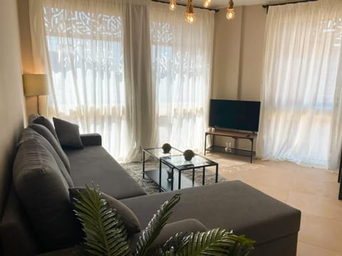 Communal lounge/ TV room, TV and multimedia, Living room