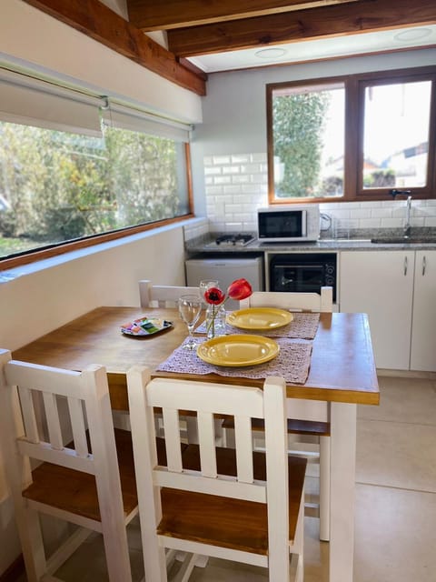 Kitchen or kitchenette, minibar, oven, toaster