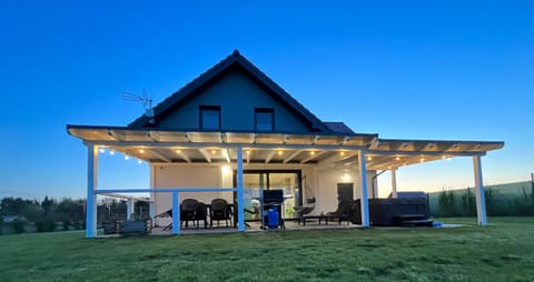 Dom nad morzem z Jacuzzi 10 osób Morze Przygód Villa in Pomeranian Voivodeship