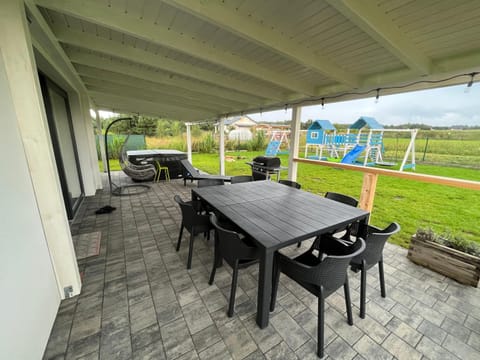 Dom nad morzem z Jacuzzi 10 osób Morze Przygód Villa in Pomeranian Voivodeship