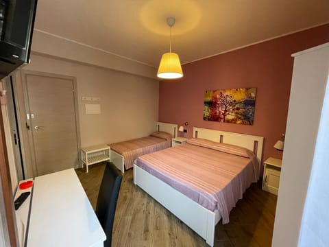 Bed, TV and multimedia, Bedroom, wardrobe, air conditioner