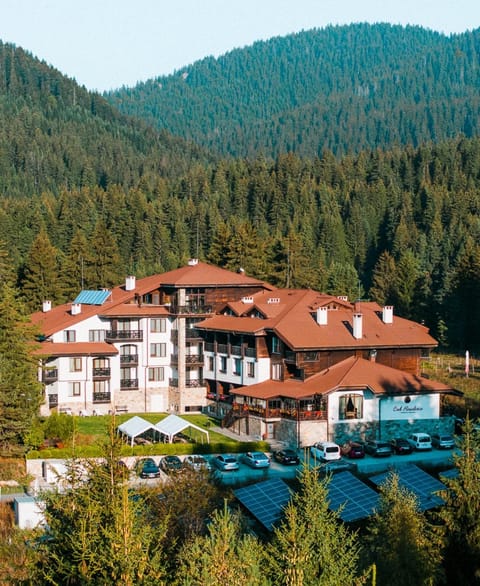 Property building, Spring, Day, Natural landscape, Bird's eye view, Mountain view, Parking