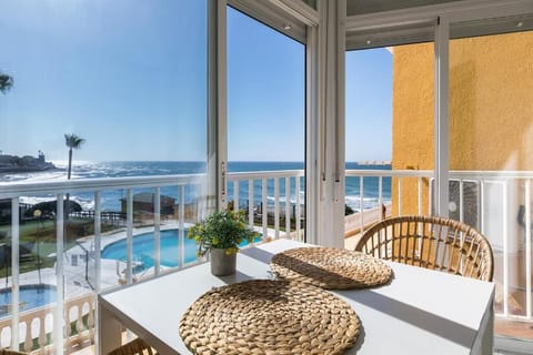Balcony/Terrace, Pool view, Sea view
