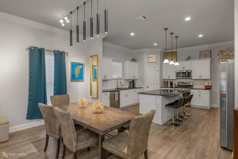 Coffee/tea facilities, Kitchen or kitchenette, Dining area, pet friendly, stove, toaster