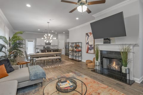 Communal lounge/ TV room, TV and multimedia, Living room, Seating area, Evening entertainment, fireplace