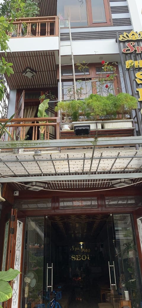 Facade/entrance