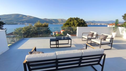 Balcony/Terrace, Mountain view, Sea view