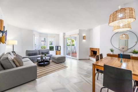 TV and multimedia, Living room, Dining area, air conditioner