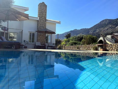 Property building, Nearby landmark, Day, Natural landscape, Mountain view, Pool view, Swimming pool, sunbed