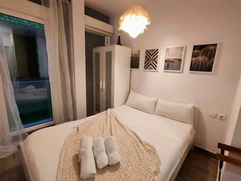 Pequeño Alojamiento con Mini Piscina - NO climatizada Apartment in Valencia