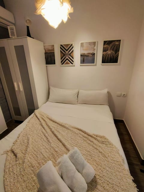 Pequeño Alojamiento con Mini Piscina - NO climatizada Apartment in Valencia