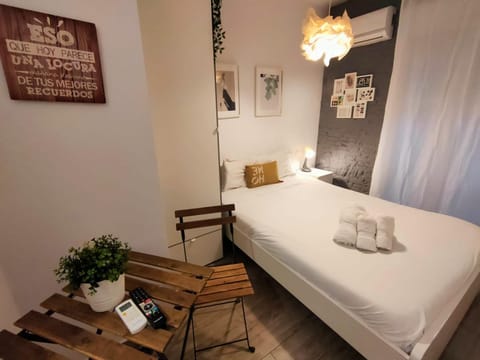 Pequeño Alojamiento con Mini Piscina - NO climatizada Apartment in Valencia