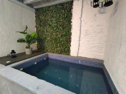 Pequeño Alojamiento con Mini Piscina - NO climatizada Apartment in Valencia