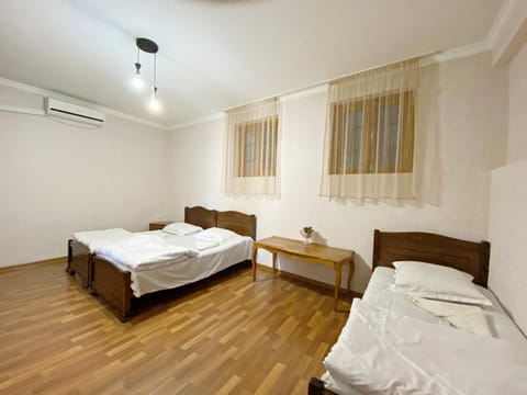 Bedroom, towels