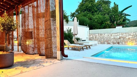 Property building, Restaurant/places to eat, Swimming pool