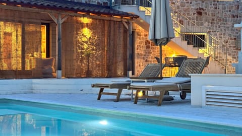 Property building, Restaurant/places to eat, Swimming pool, Breakfast