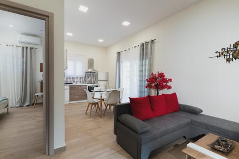 Kitchen or kitchenette, Living room, Seating area, Dining area