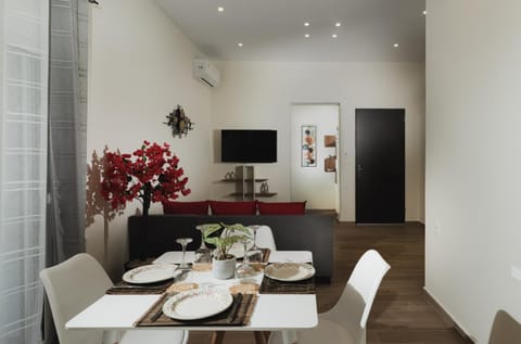 TV and multimedia, Seating area, Dining area, air conditioner