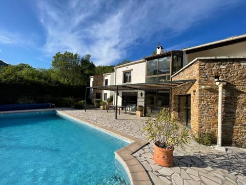 Property building, Pool view, Swimming pool, sunbed