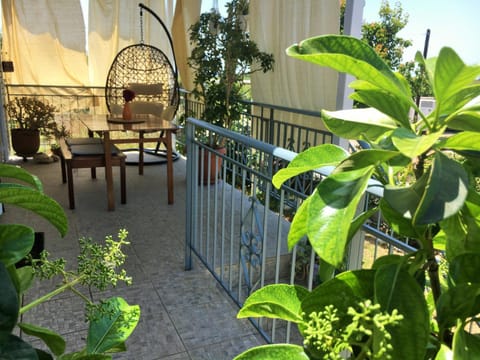 View (from property/room), Balcony/Terrace, Garden view