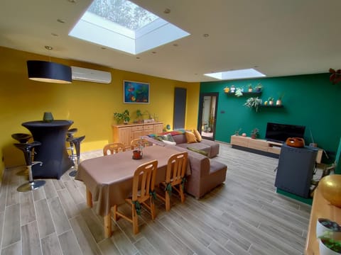 Living room, Seating area, Dining area