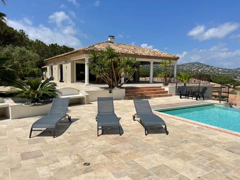 Magnifique Villa à 100 m plage climatisation Vue mer exceptionnelle Villa in Sainte-Maxime